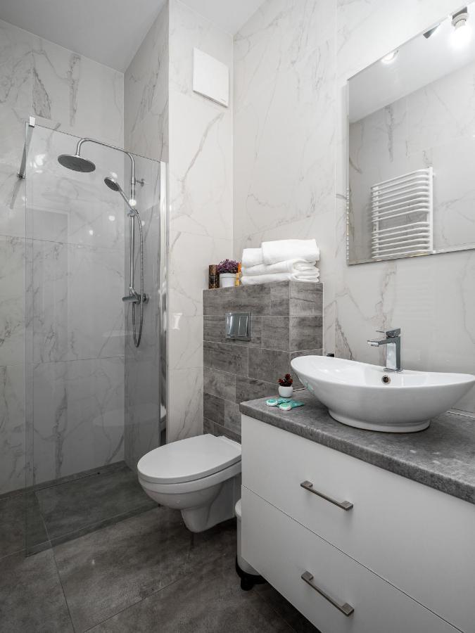 Apartamento Apartament Ks Wola Prymasa 407 Varsovia Exterior foto